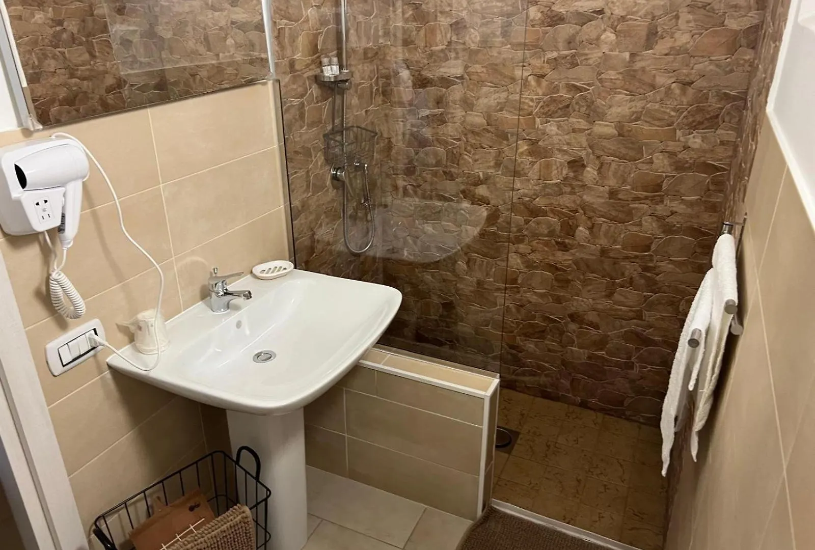Madre Terra Apartment & Rooms Terrasini Guest house