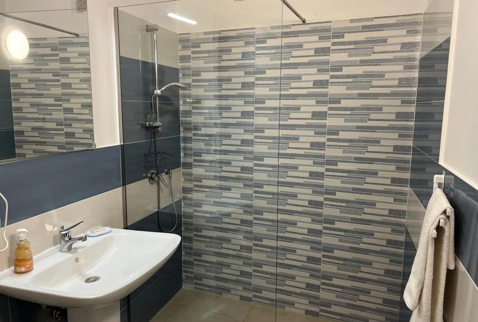 Guest house Madre Terra Apartment & Rooms Terrasini