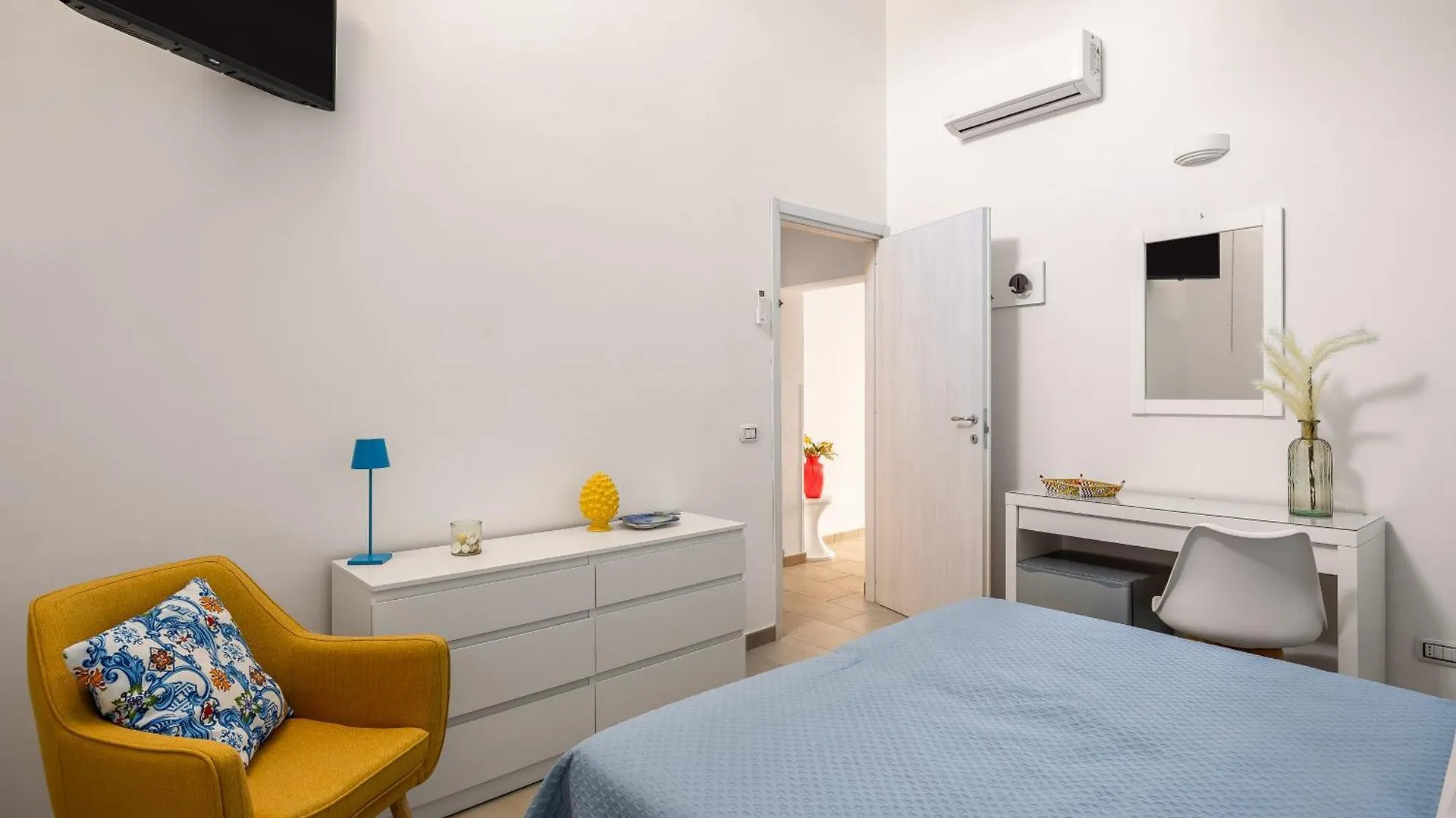 Madre Terra Apartment & Rooms Terrasini Guest house