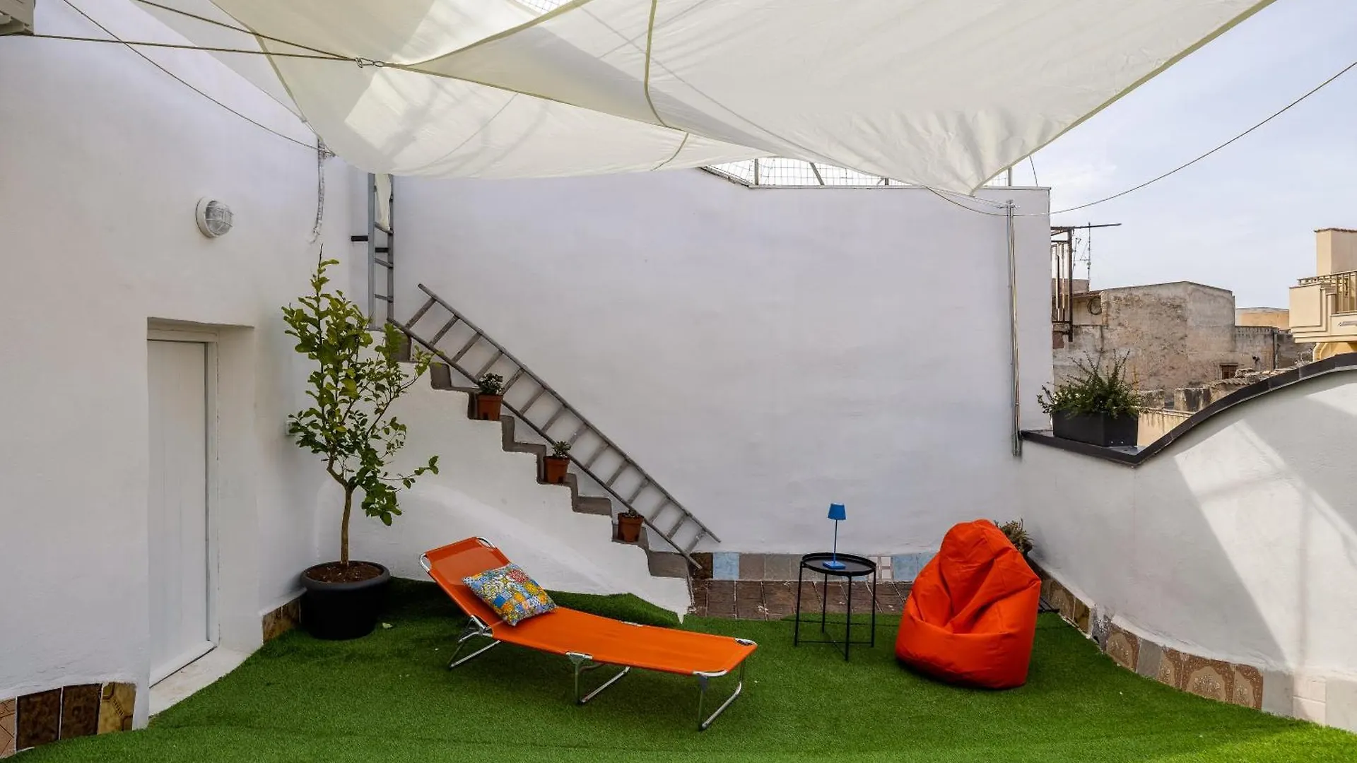 Madre Terra Airport Rooms And Suites Terrasini 0*,