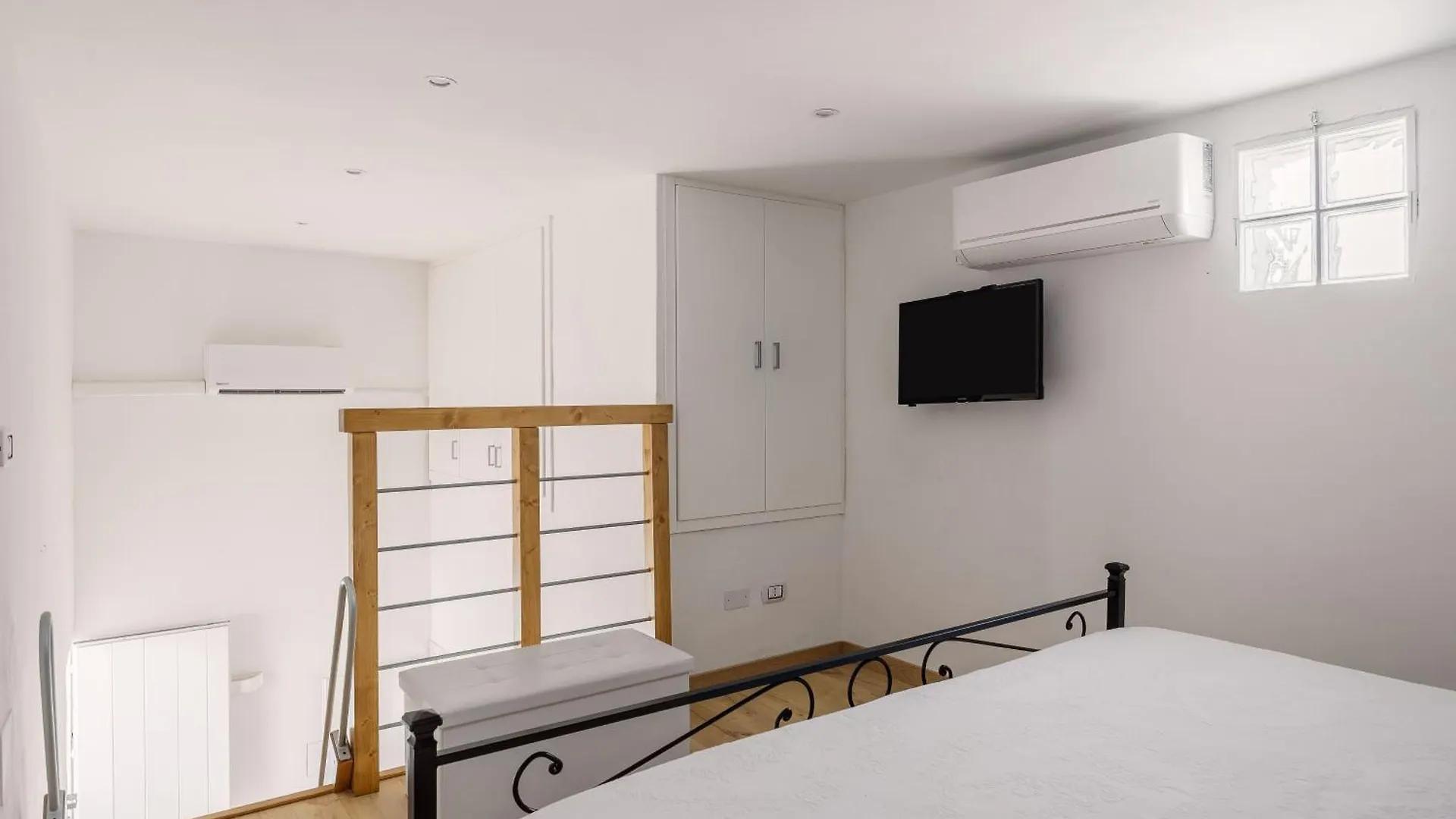 Madre Terra Apartment & Rooms Terrasini Guest house