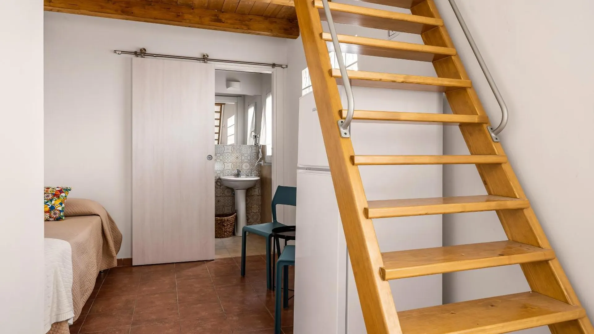 Affittacamere Madre Terra Airport Rooms And Suites Terrasini