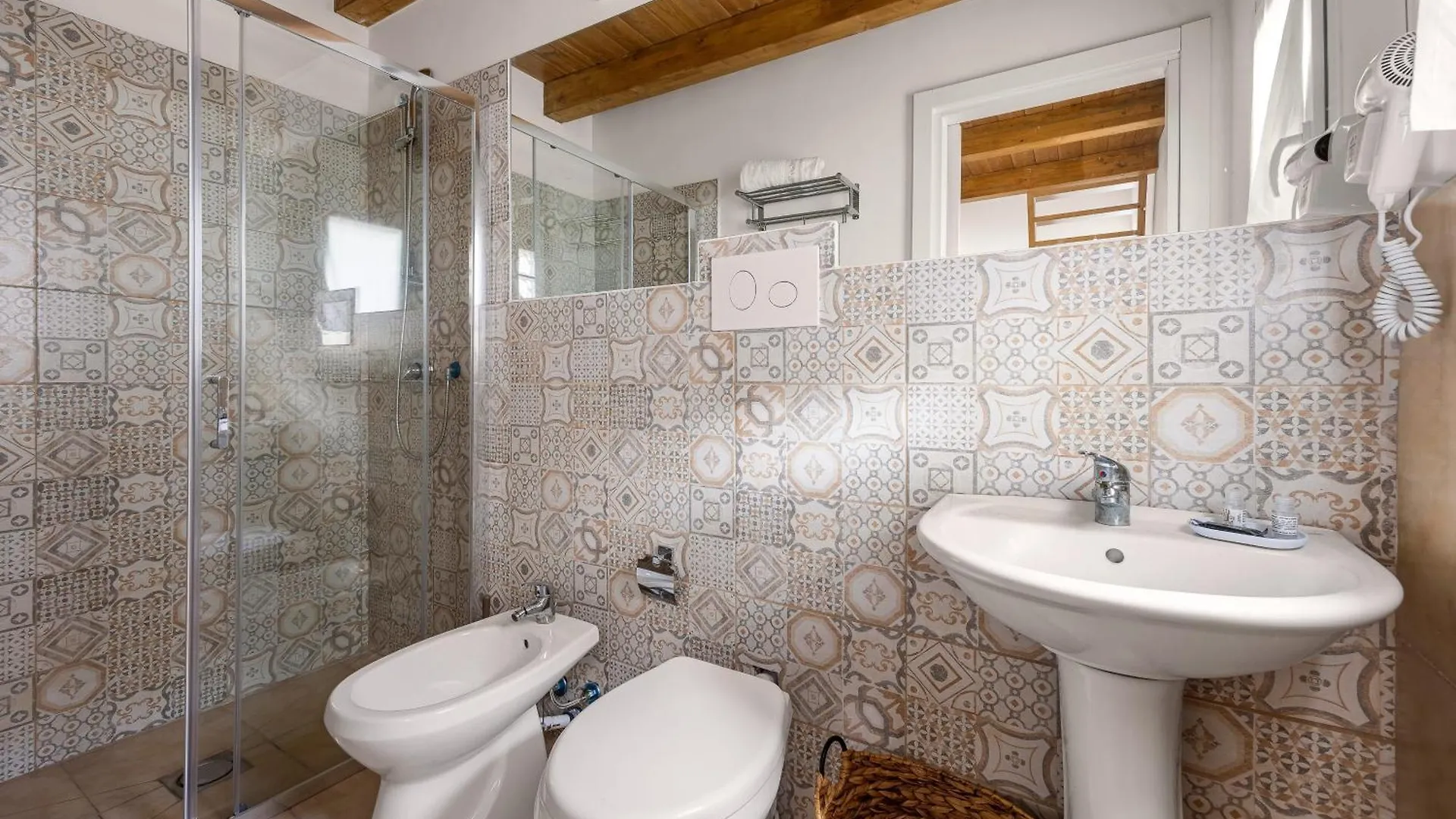 Madre Terra Airport Rooms And Suites Terrasini 0*,