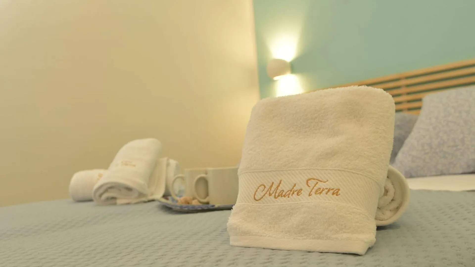 Affittacamere Madre Terra Airport Rooms And Suites Terrasini