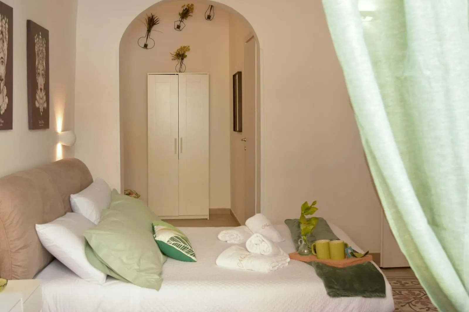 Madre Terra Apartment & Rooms Terrasini Guest house